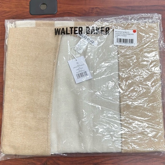 Walter Baker Reversible Tan and Cream Fringe Poncho NIP - Picture 3 of 5